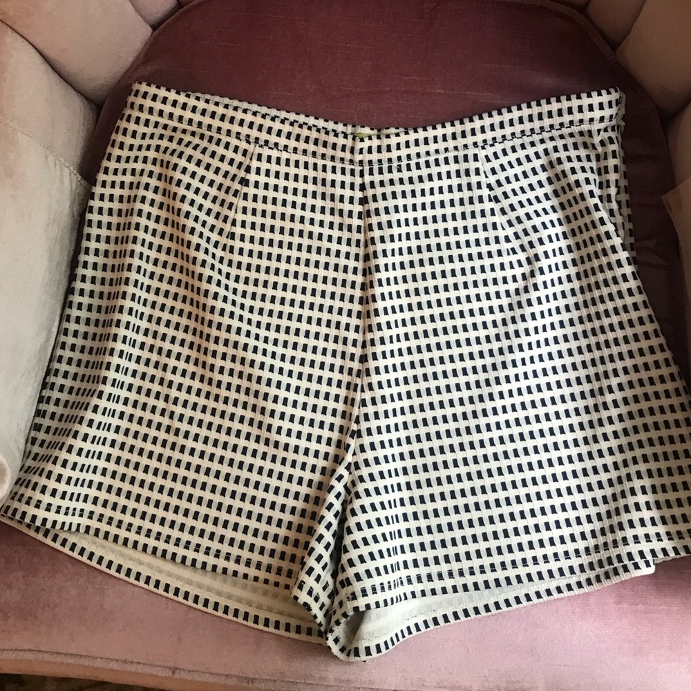 Gianni Bini high waisted shorts. womens Large